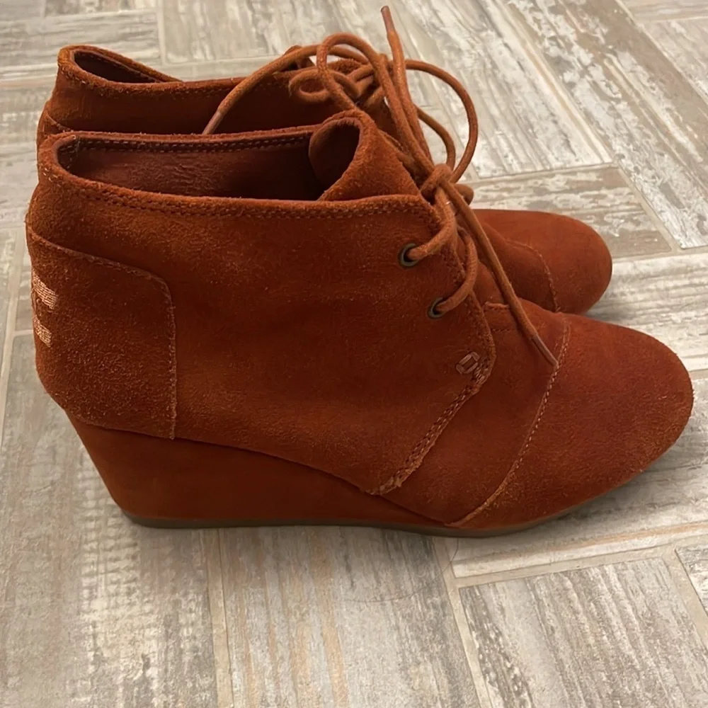 Toms suede desert wedge shoes booties 7.5